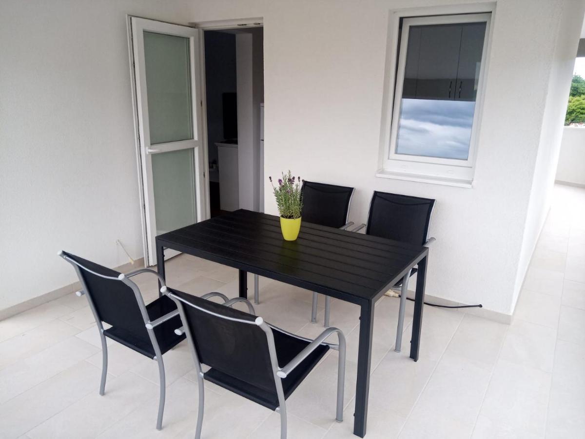 Apartmani Sol Vlasici Pag Town Exterior foto